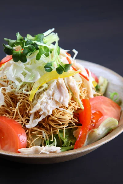 Crispy Noodle Salad Chicken — Stock Photo, Image