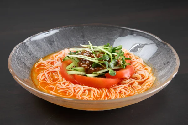 Macarrão Dandan Frio Com Tomate — Fotografia de Stock