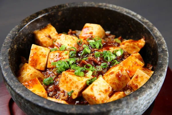 Sıcak biberli mapo tofu kasesi