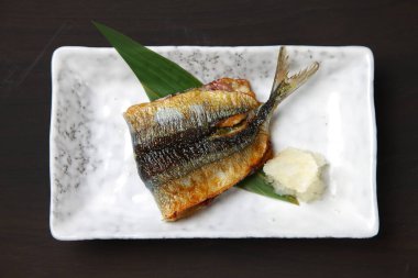 rendelenmiş turplu ızgara Pasifik Saury