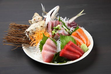 Taze sashimi karışık tabağı