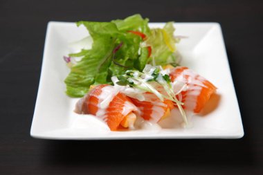 Somon ve Çedar peynirli carpaccio