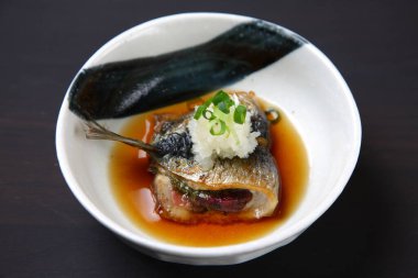 rendelenmiş turplu kızarmış pasifik sosu