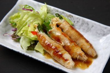 Domuz okura peynirli rulo