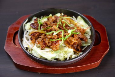 Kızarmış sığır eteği. 