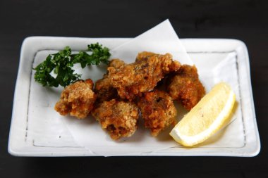 limonlu kızarmış tavuk kalbi.