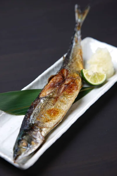 Fuoco Arrosto Saury Nigiri Sushi — Foto Stock