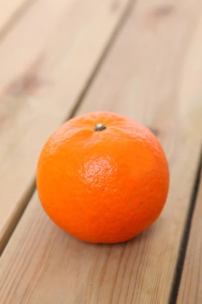 Citrus Tankan Mot Trä Bakgrund — Stockfoto