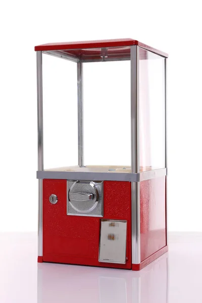 Máquina Venda Automática Brinquedos Cápsula Vermelha Vazia Fundo Branco — Fotografia de Stock