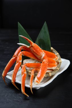 Kaynamış yengeç bacağı