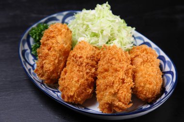 Graten kremalı kroket ve sebze.