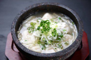 Çorbada haşlanmış et.