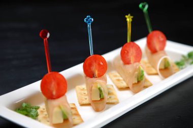 Peynirli avokado jambonlu pinço