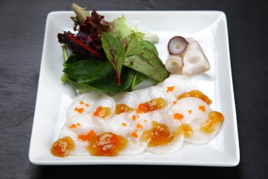 Sebzeli taze ahtapot carpaccio