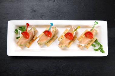 Peynirli avokado jambonlu pinço