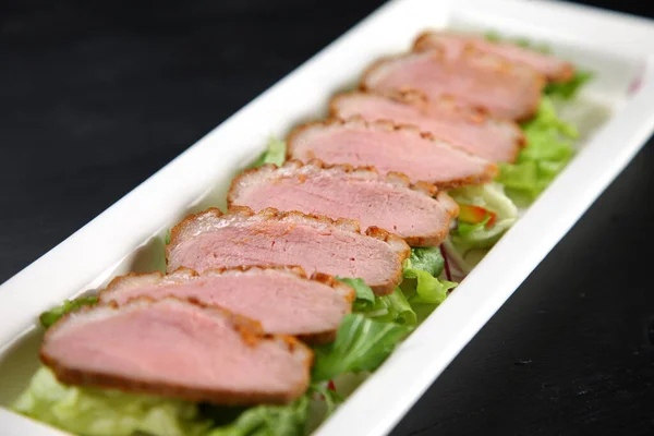 Pato Asado Rodajas Con Verduras — Foto de Stock