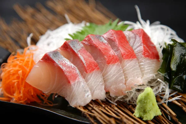 Amberjack Sashimi Met Groenteplaat — Stockfoto