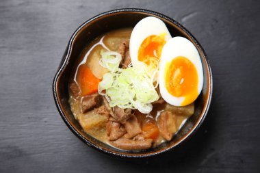 Japon domuz bağırsağı yahnisi MOSTU-NIKOMI