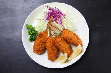 Japon domuz filetosu şişleri.