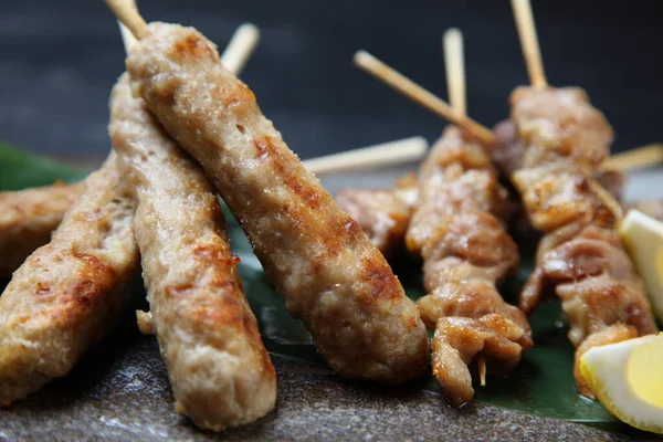 Two Types Yakitori Skewers Plate — Stock Photo, Image