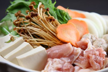 Tavuk ve mantar yahnisi.