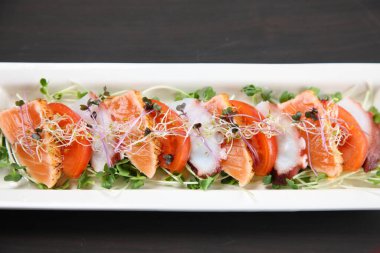 Taze somon ve ahtapot carpaccio.