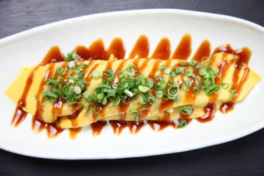 Soslu Japon TONPEI omleti