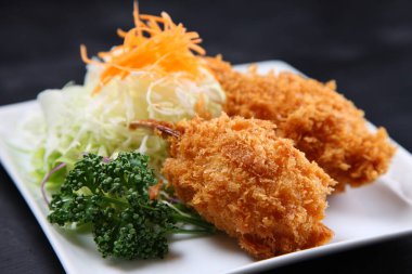 Maydanozlu kızarmış yengeç pençesi.