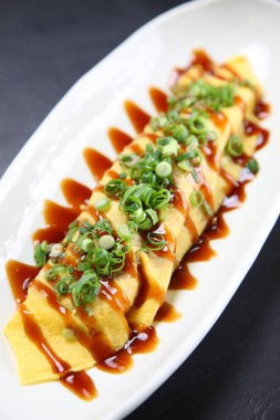 Soslu Japon TONPEI omleti