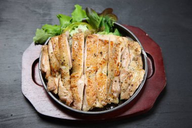 Demir tabakta fesleğen bacağı.