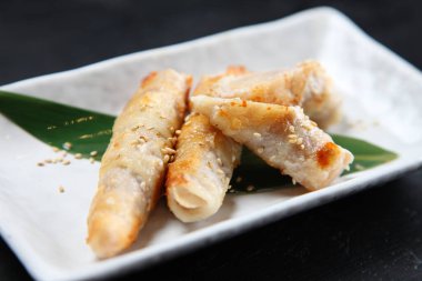 Domuz ve zencefil rulo