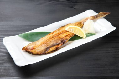 Japon usulü kızarmış uskumru.