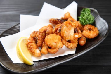 limonlu kızarmış ahtapot