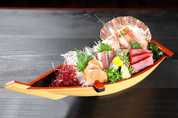 mevsimlik taze sashimi teknesi