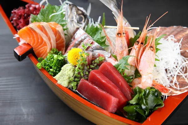 mevsimlik taze sashimi teknesi