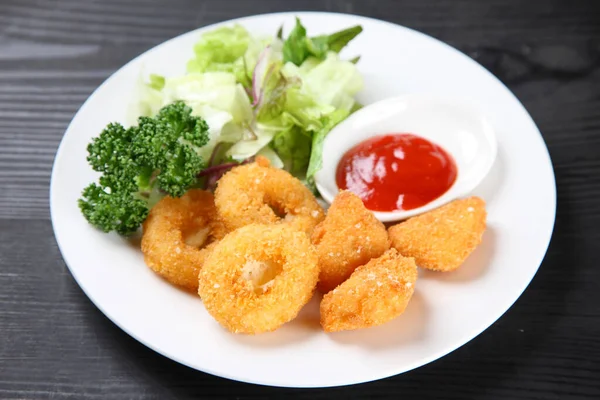 sebzeli kızarmış kalamar.