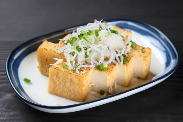 Tofuschnitzel Mit Gekochtem Weißbrot — Stockfoto