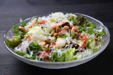 Taze karides ve fasulye salatası.