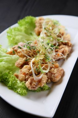 Çin usulü kızarmış tavuk Yu Lin Chi