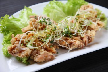 Çin usulü kızarmış tavuk Yu Lin Chi