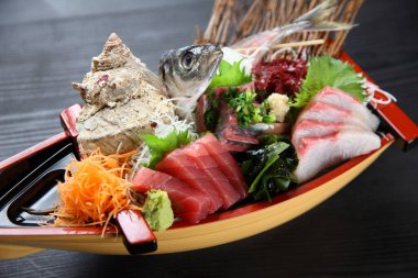 Stüdyo taze sashimi teknesi.