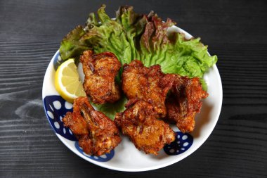 Japon usulü kızarmış tavuk.