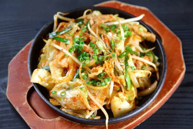 Domuz ve Kimchi Kızartma