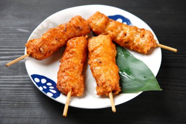 SASTUMA YAŞINDA Japon kızartılmış balık ezmesi topu