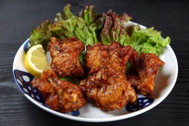 Japon usulü kızarmış tavuk.