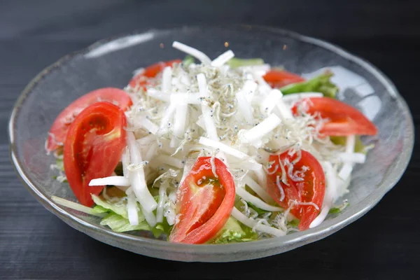 Frischer Salat Mit Weißbrot Einfach Verbrüht — Stockfoto