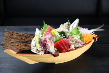 mevsimlik taze sashimi karışık teknesi