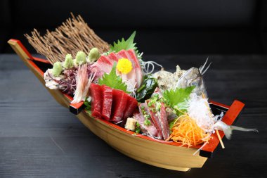 mevsimlik taze sashimi karışık teknesi