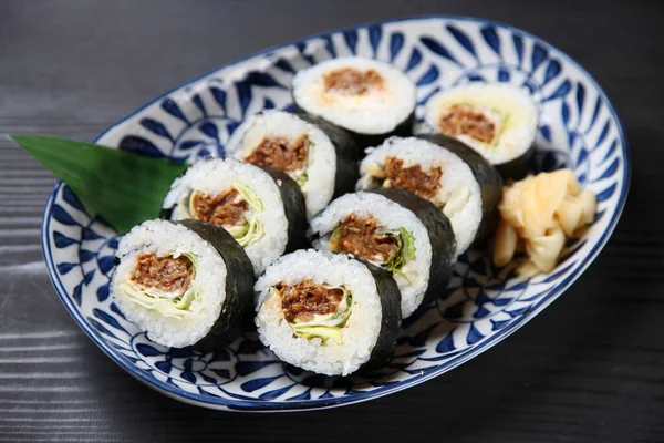 Rostat Nötkött Norimaki Sushi Roll Stockbild