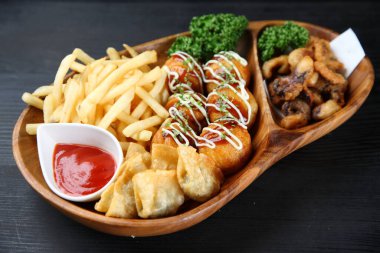 Kızarmış abur cubur tabağı